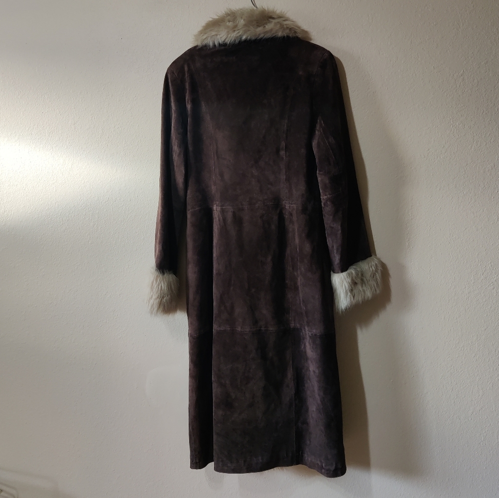 Vintage Brown Leather Jacket with Plush Cream Fur Collar - Picture 13 of 16